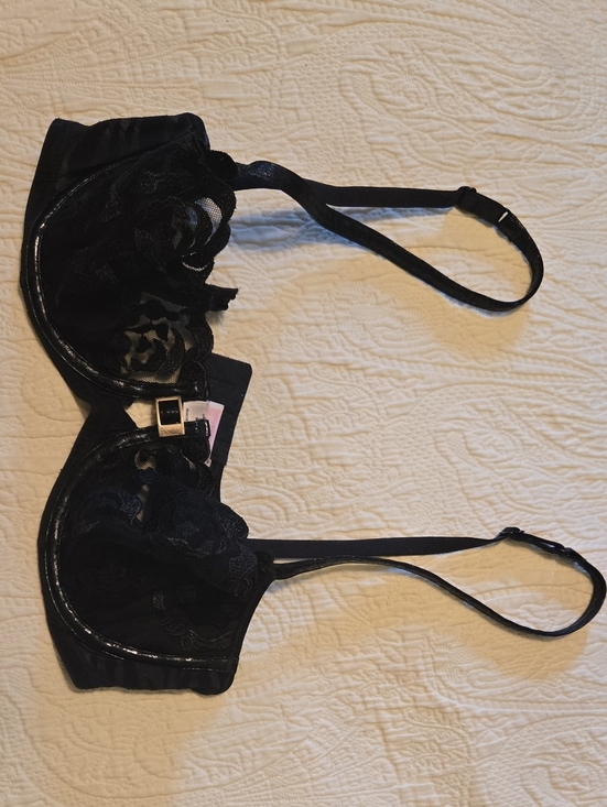 Victoria's Secret Other - Victoria's Secret Black Lace Underwire Bra with Floral Appliqué